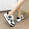 Black and white color matching breathable thick sole sneakers